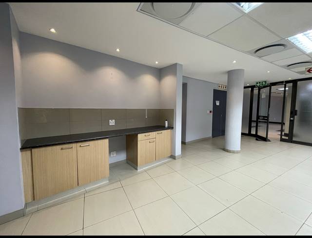 3,440M² OFFICE FOR SALE IN PARKTOWN